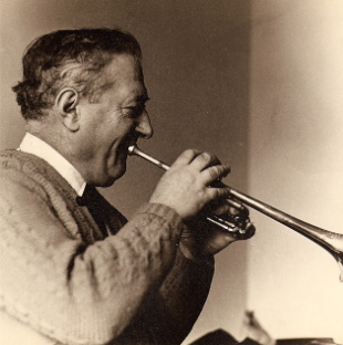 Vacchiano playing the F trumpet he used to record the Brandenburg Concerto #2